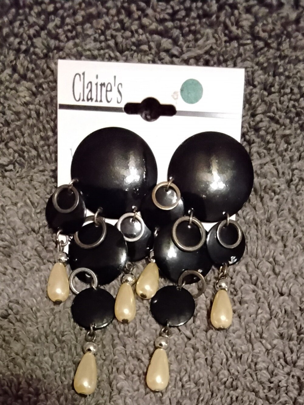 Claire's Vintage Y2k Black and Cream Layered Dangle Earrings